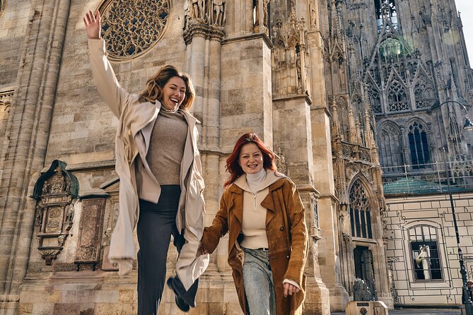 Professional Photographer in Vienna for your Vacations - Albertina Stop: Turning a Museum Area Into Real Portraits