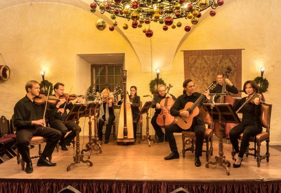 Salzburg: Christmas/Advent Concert & Dinner - Meeting point, funicular ride, and how the evening flows