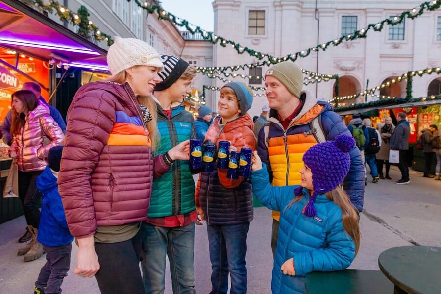 Salzburg City: private photoshoot at Salzburgs landmarks - Finishing at Goldene Kugel, Sphaera by Stephan Balkenhol