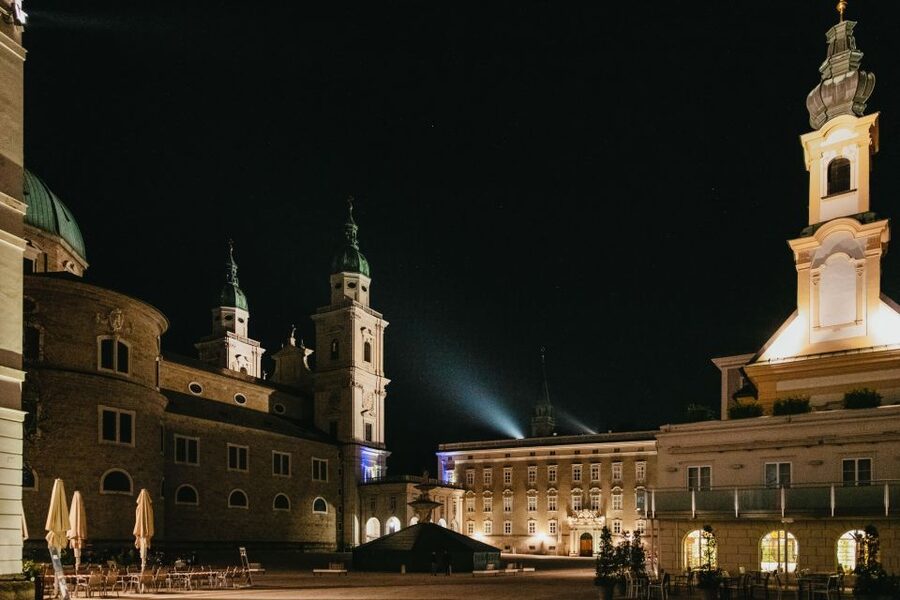 Salzburg: Dark History Tour - Humor in a Dark Walking Tour: A Practical Way to Stay Comfortable