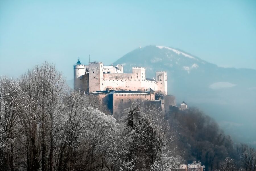 Salzburg: Express Walk with a Local in 60 minutes - Fortresses and regal past: why Salzburg looks up