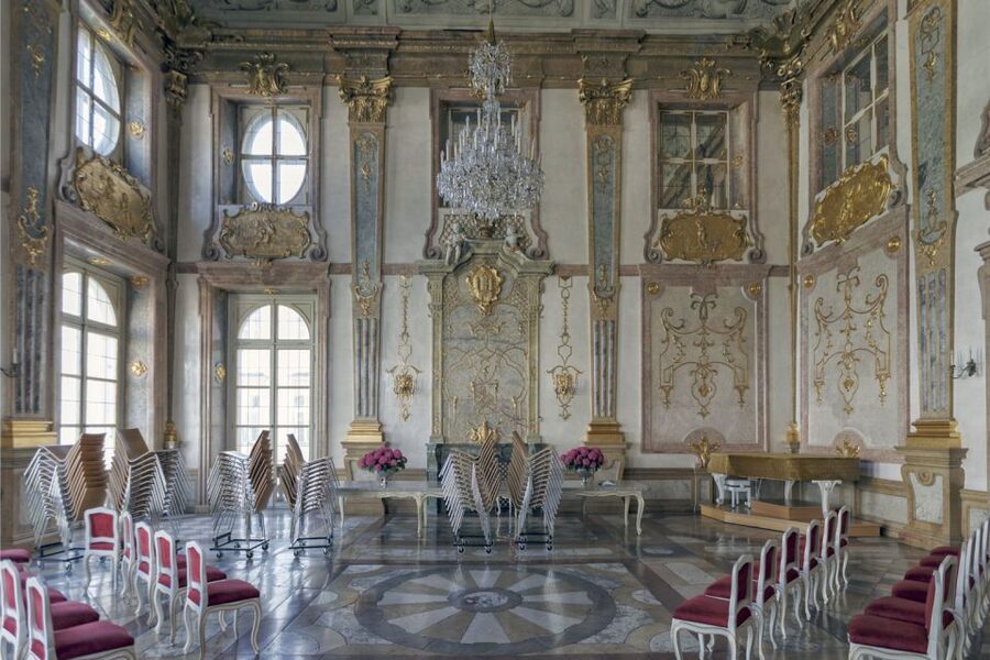 Salzburg: Life of Mozart Private Guided Walking Tour - Meeting point, pickup limits, and how to avoid day-of stress
