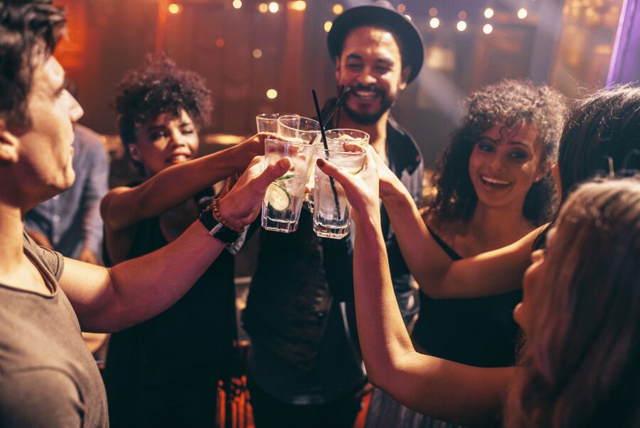 Salzburg: Pubcrawl Tour through best Bars and Clubs in Town - How the Salzburg pub crawl fits into a 4-hour night