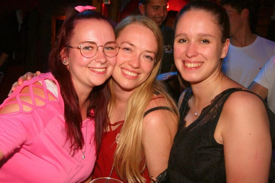Salzburg: Pubcrawl Tour through best Bars and Clubs in Town - Who this Salzburg pub crawl is best for
