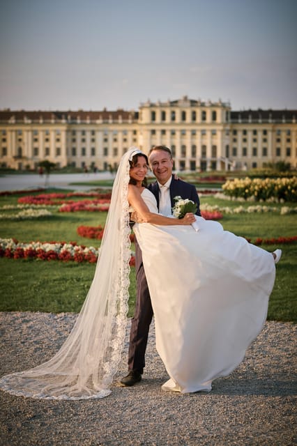 Schönbrunn Palace Private Photoshooting tour - Meeting at Schönbrunn, and how the shoot starts fast