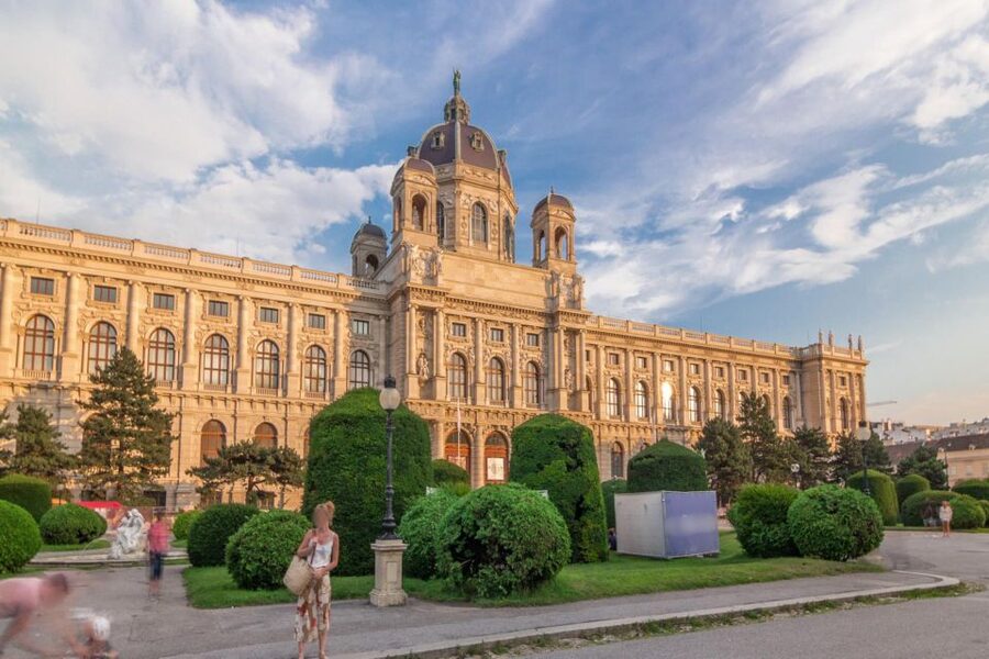 Skip-the-line Private Tour Kunsthistorisches Museum Vienna - The 3-hour option: more museum time, plus private transfer