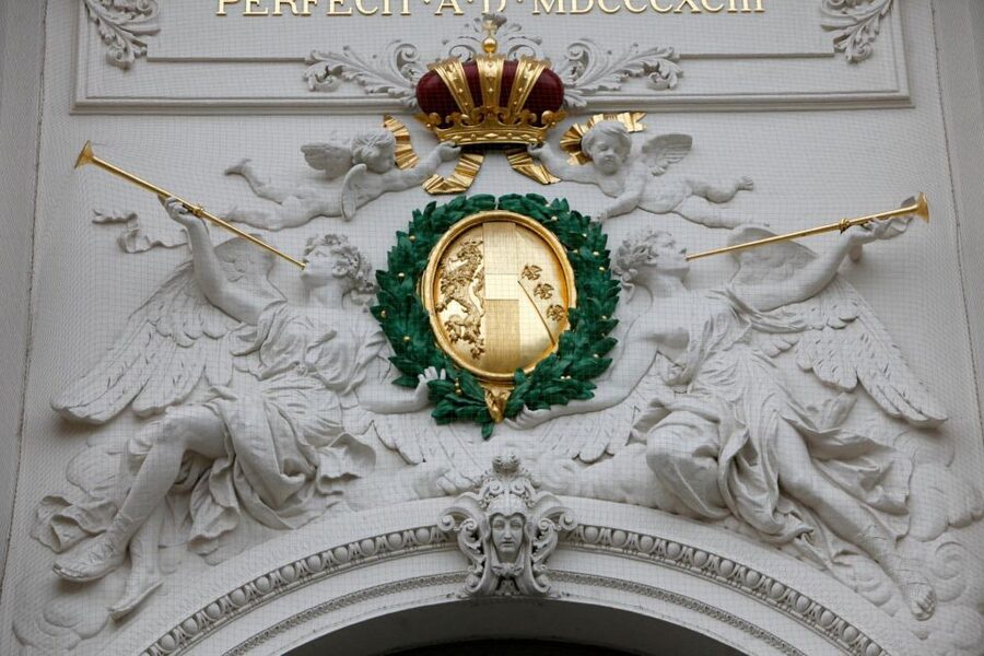 Skip-the-line Private Tour Kunsthistorisches Museum Vienna - The 4-hour combo: Kunsthistorisches Museum plus the Imperial Treasury at Hofburg