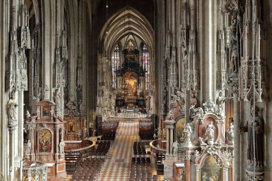 St Stephen's Cathedral, Top Churches of Vienna Old Town Tour - Optional paid moments: St Stephen’s towers, catacombs, and Votivkirche
