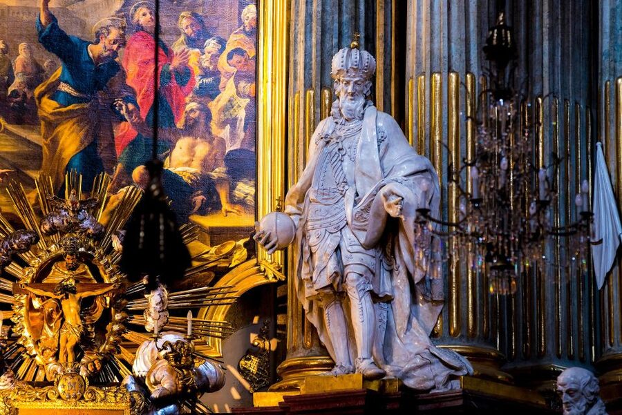 St Stephen's Cathedral Vienna Old Town Walking Tour - Key highlights to look for