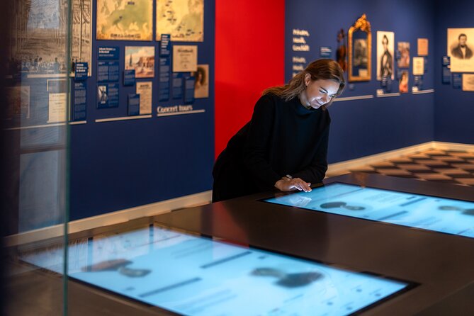 Strauss Exhibition incl. LED Concert Show / Coffee + Strauss Cake - LED concert show: the reason music lovers stick around