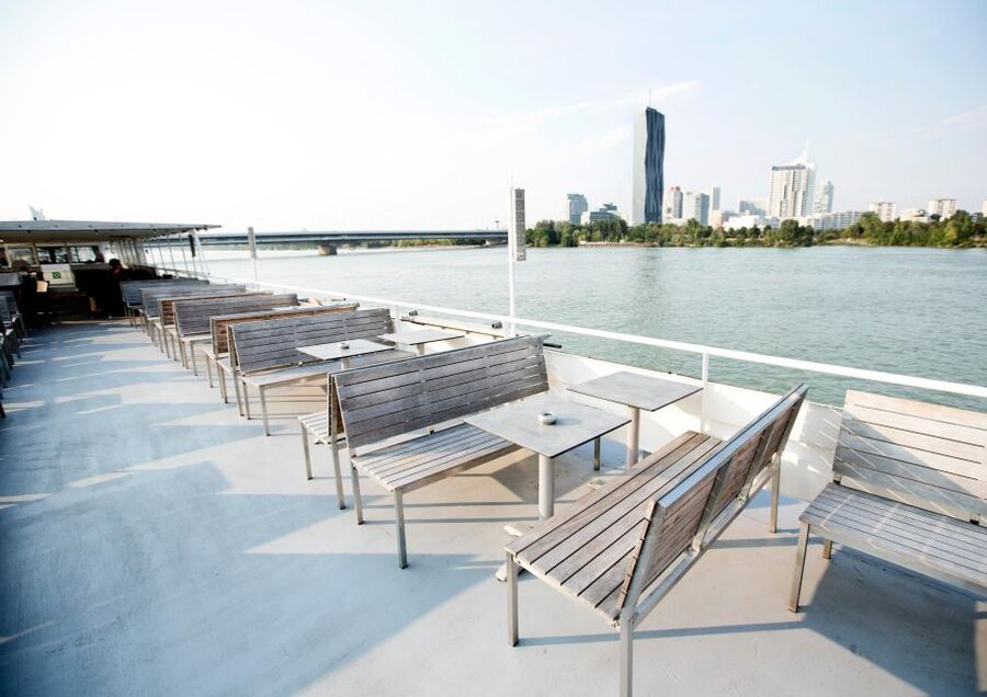 Vienna: 3.5-Hour Danube 70s, 80s, 90s Party Cruise w/ Dinner - Comfort, Timing, and Staying Ready to Dance