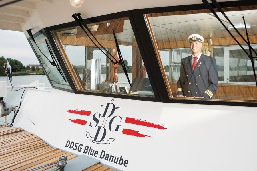 Vienna: 3.5-Hour Grand Danube River Cruise - Danube Canal and historic Vienna details near Spittelau