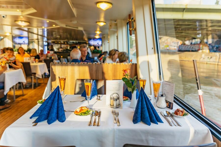 Vienna: 3-Course Evening Dinner Cruise - How the 3-hour dinner cruise sets a relaxed pace