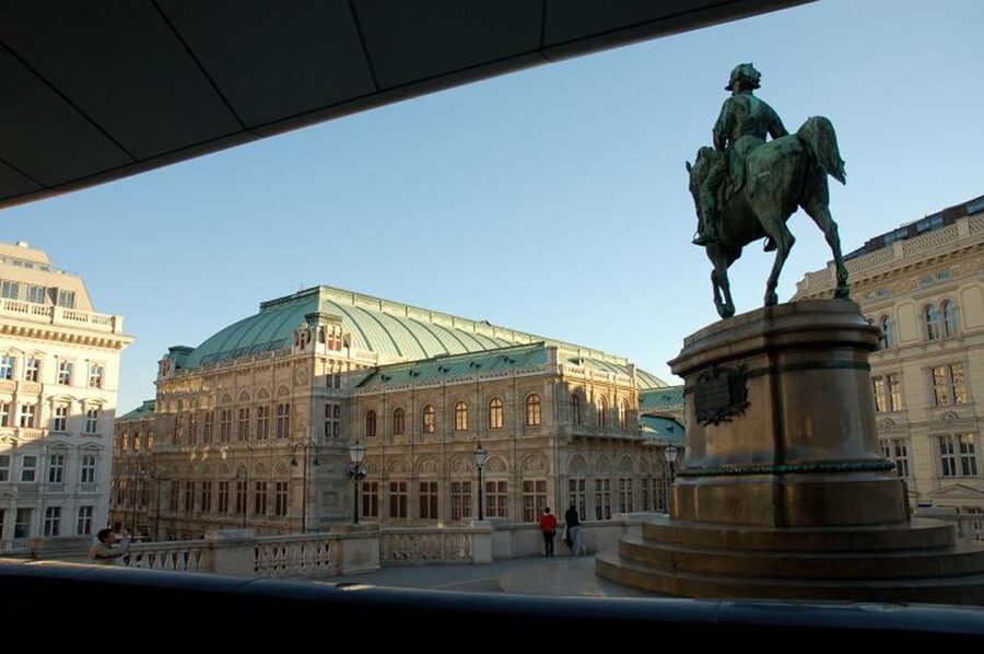 Vienna and Skip-the-Line Schönbrunn Palace Private Tour - Heroes’ Square and the Imperial Palace, From “Wow” to “I Get It”