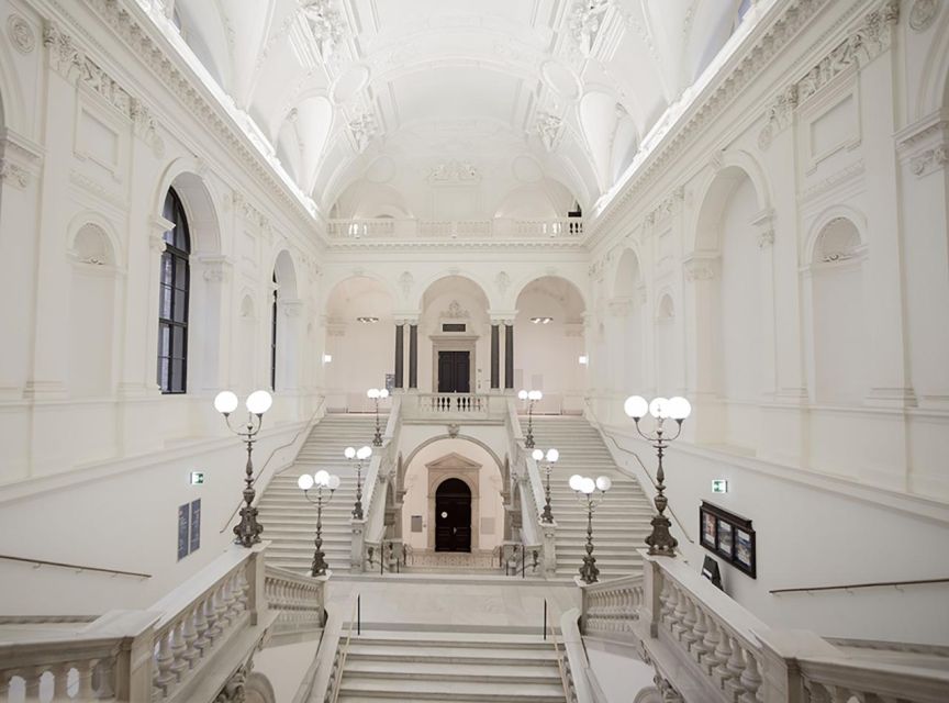 VIENNA AT NIGHT: Photo Tour of the Most Beautiful Buildings - Why Vienna at night turns “pretty buildings” into photo subjects