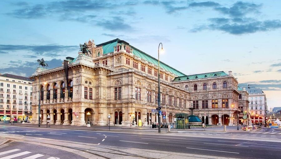 Vienna Audioguide - TravelMate app for your smartphone - Stephansdom, Hofburg, Maria-Theresien-Platz, and the Center Squares