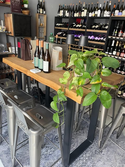 Vienna: Austrian Wine Tasting - Guide and group size, what the small format changes