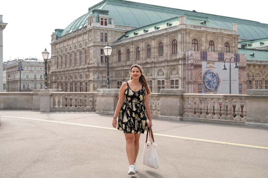 Vienna: Authentic Professional Photography Tour - Finding Your Photographer at Stephansplatz (and what happens first)