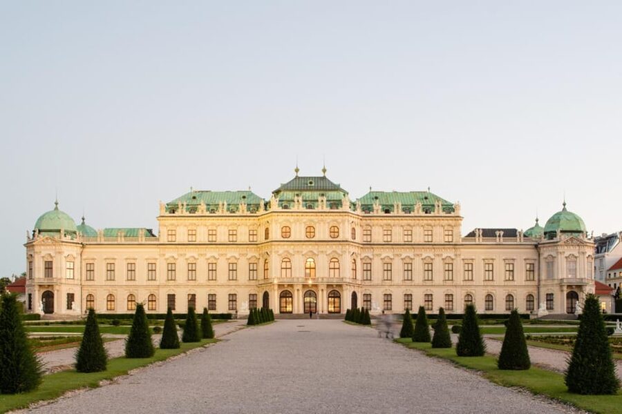 Vienna: Belvedere Palace Skip-the-Line Tour - Meeting the Green Umbrella at Upper Belvedere