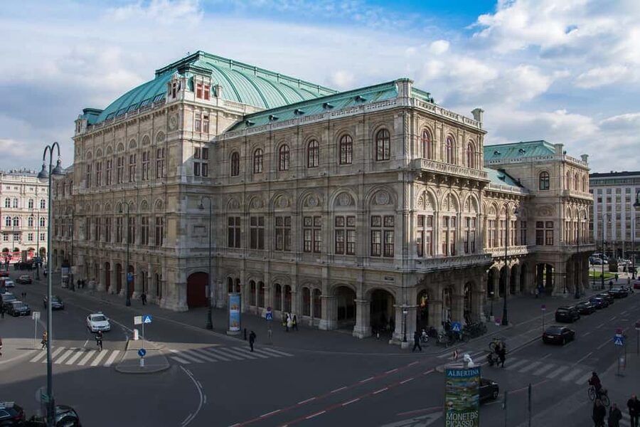 Vienna: Best of Vienna in 2 Hours with a Local - Schönbrunn Palace plus Belvedere: two palaces, one compact payoff