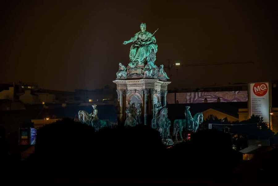 Vienna: Big Bus City Highlights Night Tour with Live Guide - Live English guide and audio headset, so you can follow along
