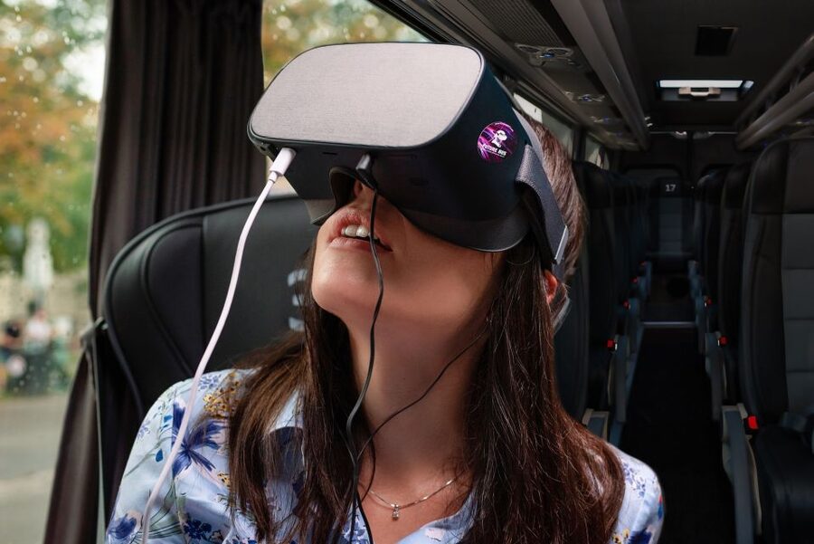 Vienna: Bus Tour with Virtual Reality Experience - Getting started at Albertinaplatz and the purple minibus