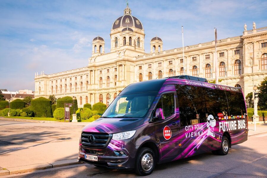 Vienna: Bus Tour with Virtual Reality Experience - The 1-hour Ringstraße loop, with real windows and quick storytelling