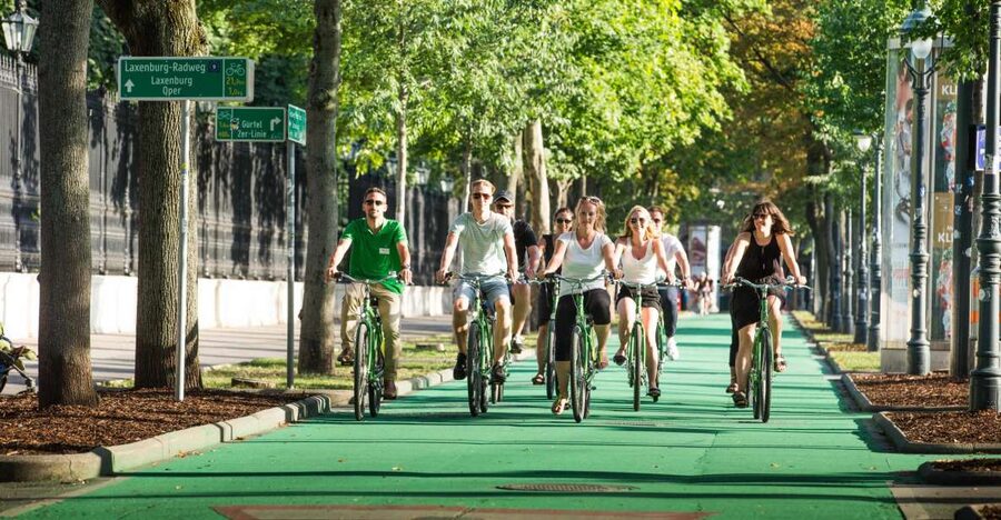 Vienna by Bike 3-Hour All-In-One City Bike Tour in English - Getting started at Franz Josefs Kai, then rolling into Vienna