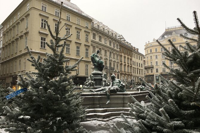 Vienna Christmas Tour - Am Hof and Zirbenpunsch: the oldest square feeling in winter