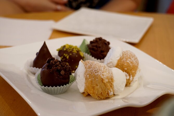 Vienna Coffee, Cake & Pastries Tour with Local Stories - Key things you’ll notice fast
