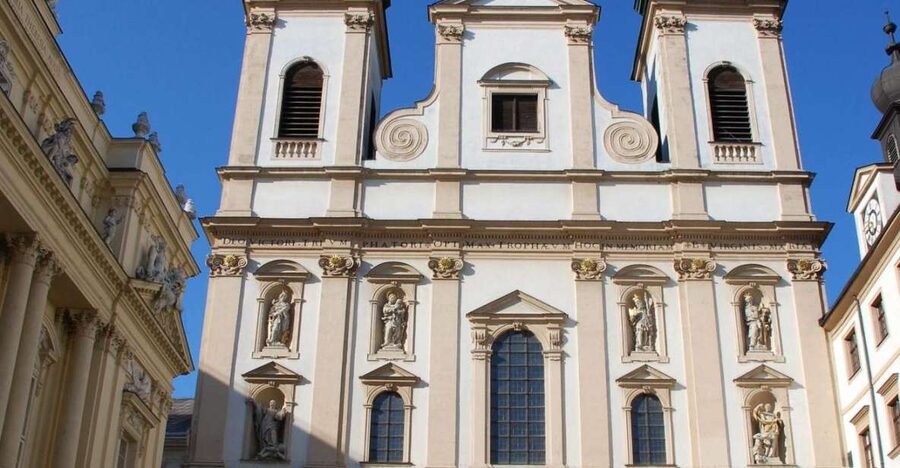 Vienna: Courtyards & Hidden Places Walking Tour - Key things you’ll notice on this courtyards and hidden places tour