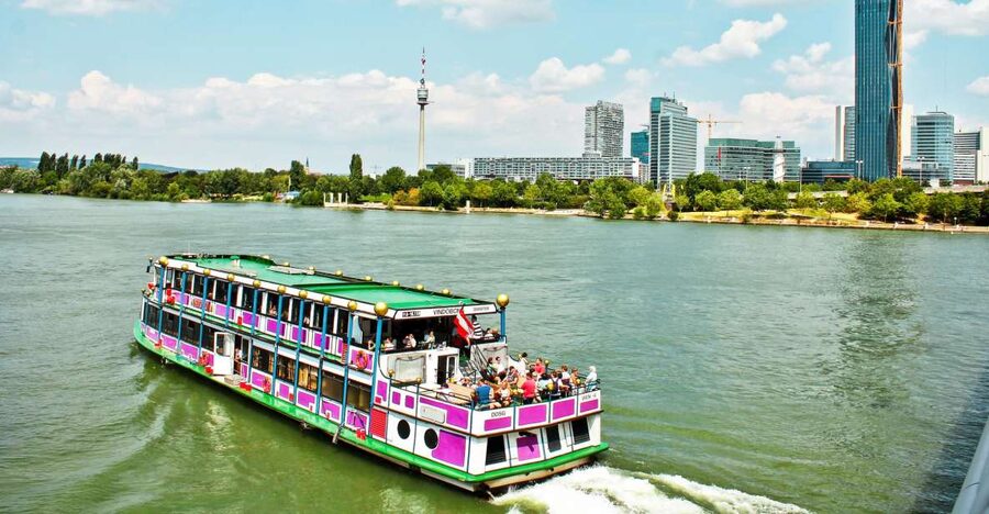 Vienna: Cruise and Schnitzel Tour - Entering Vienna by boat at Schwedenplatz