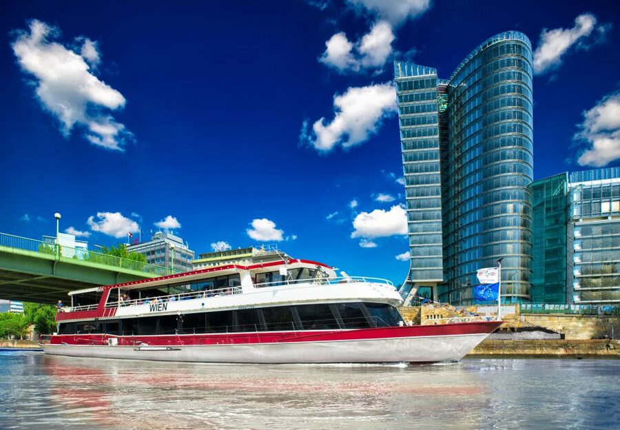 Vienna: Cruise and Schnitzel Tour - How to pick the best seats for your priorities