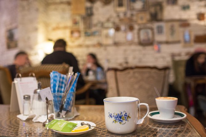 Vienna for Food Lovers: Cafés, Markets & Austrian Cuisine - Moving around Vienna with public transport, without turning it into stress