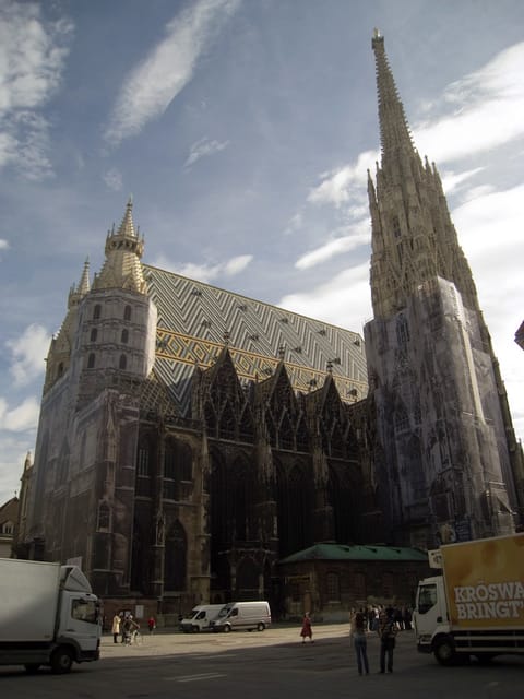 Vienna Full Day Tour from Prague - Guide experience: languages, plus a smart safety habit