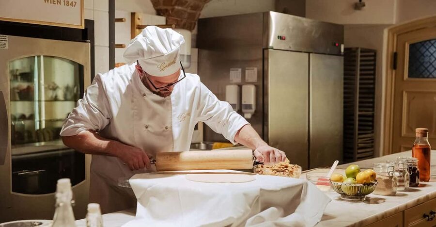 Vienna: Gerstner KuK Hofzuckerbäcker Baking Show & Tasting - Your tasting: apple strudel plus Viennese coffee, what to expect