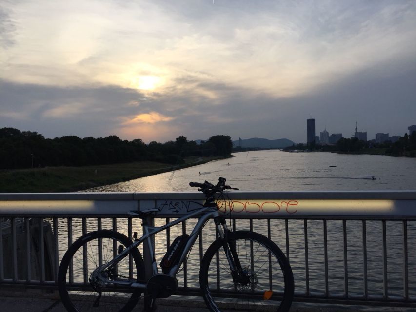 Vienna: Guided E-Bike Tour - E-bike riding in Vienna: easy power, real responsibility