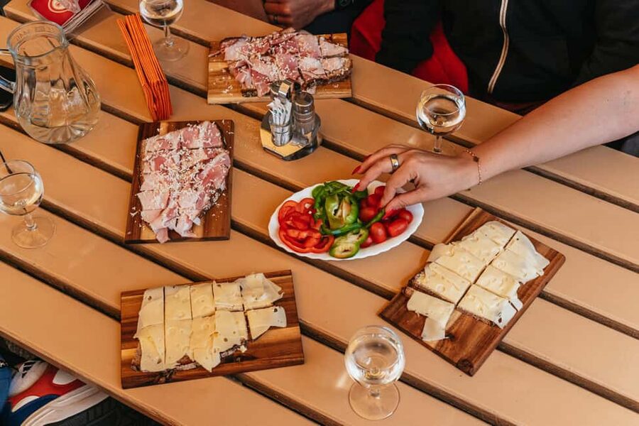 Vienna: Guided Foodie Walking Tour with Tastings and Coffee - Coffee culture lessons you’ll actually use