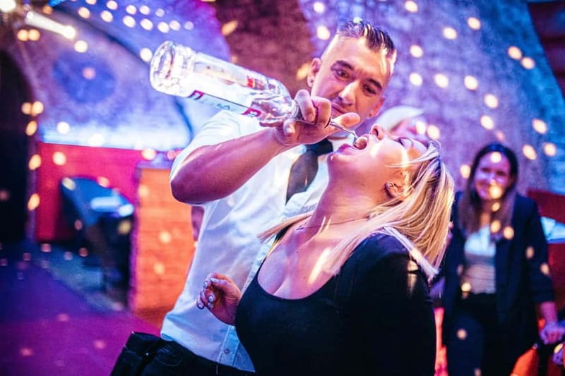 Vienna: Guided Pub Crawl with Club Entry - Smart Casual Dress Code and the 18+ Reality Check