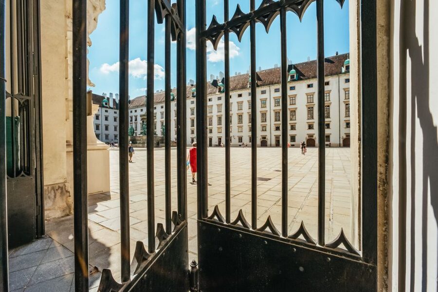 Vienna: Guided Walking Tour of City Center Highlights - Key highlights at a glance
