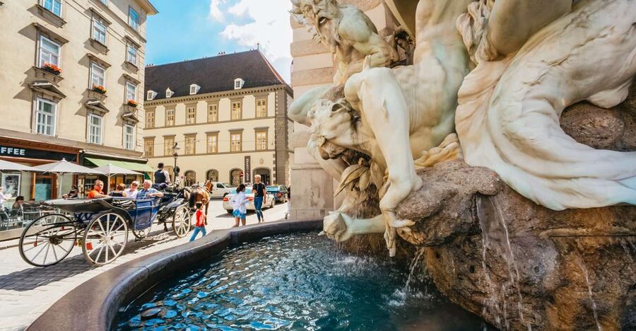 Vienna: Guided Walking Tour of City Center Highlights - Why this 2-hour Vienna city-center walk works
