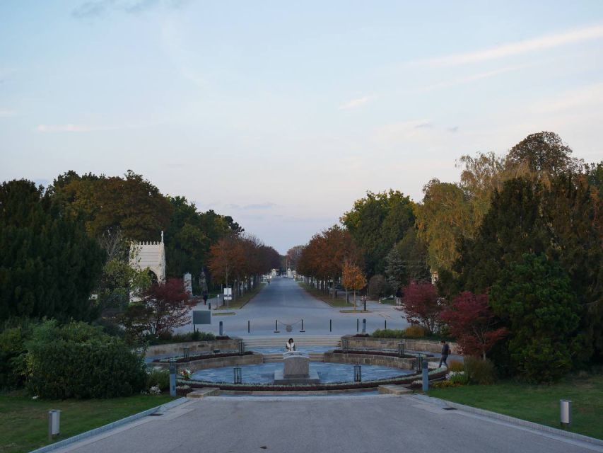Vienna: Guided Walking Tour of the Central Cemetery - Meeting at Tor 2: get oriented before you start walking