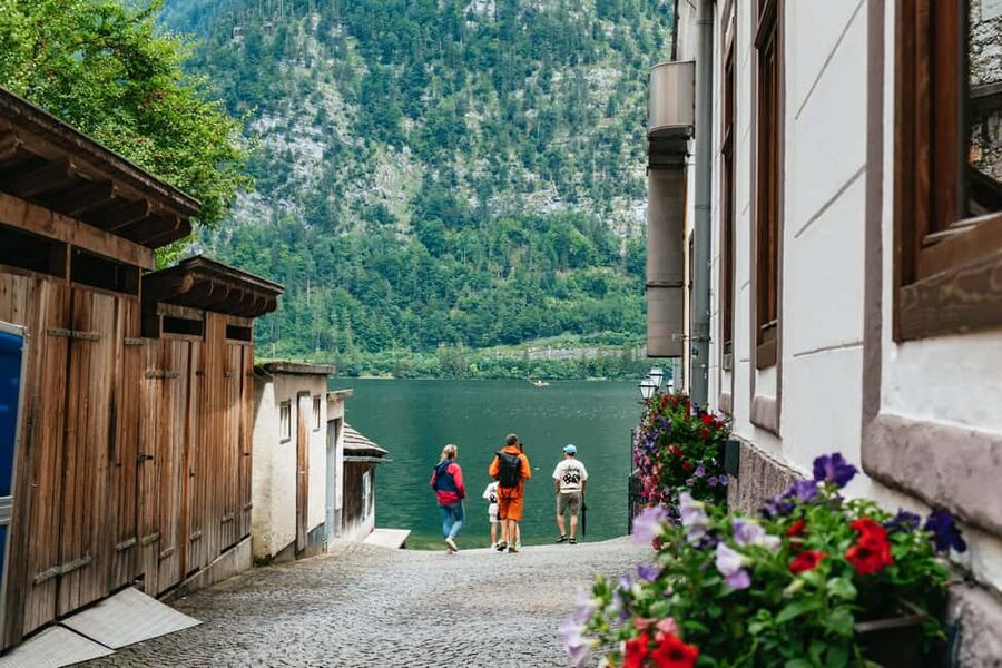 Vienna: Hallstatt & Alpine Peaks Day Trip with Skywalk Lift - The road stops: Strenberg and Landzeit Voralpenkreuz make or break your day