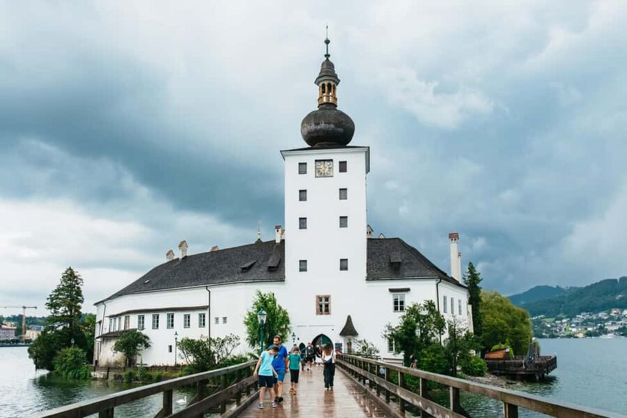 Vienna: Hallstatt & Alpine Peaks Day Trip with Skywalk Lift - Hallstatt village time: how to spend your 2 hours well