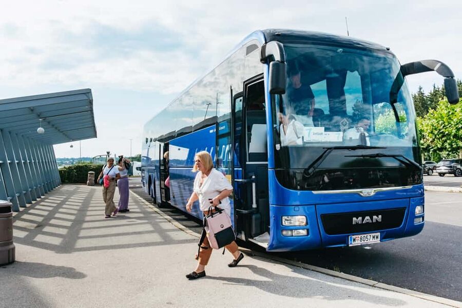 Vienna: Hallstatt & Alpine Peaks Day Trip with Skywalk Lift - Your guide and driver: why this tour feels smooth