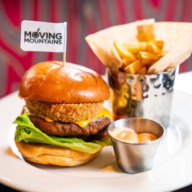 Vienna: Hard Rock Cafe with Set Menu for Lunch or Dinner - The food you’ll actually care about: burgers, chicken, and the vegan win