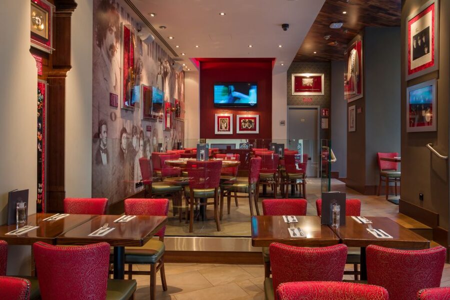 Vienna: Hard Rock Cafe with Set Menu for Lunch or Dinner - Inside Hard Rock Vienna: what the atmosphere gives you