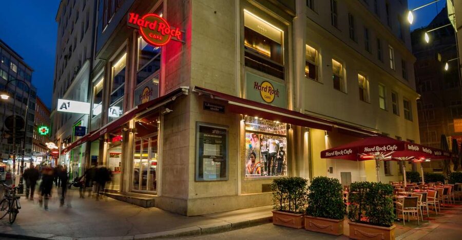 Vienna: Hard Rock Cafe with Set Menu for Lunch or Dinner - Acoustic Menu vs Electric Menu, which one makes sense