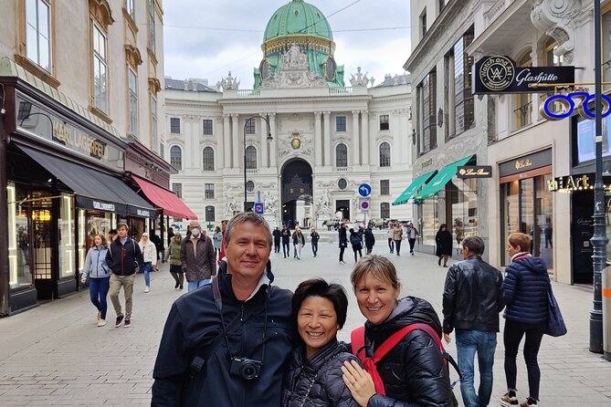 Vienna Highlight Tour - yue walk - Meeting at Herbert-von-Karajan-Platz, then walking with a small group
