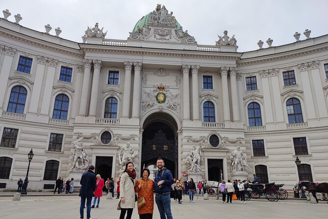 Vienna Highlight Tour - yue walk - Pestsaule plague monument and finishing at St. Stephen’s Cathedral